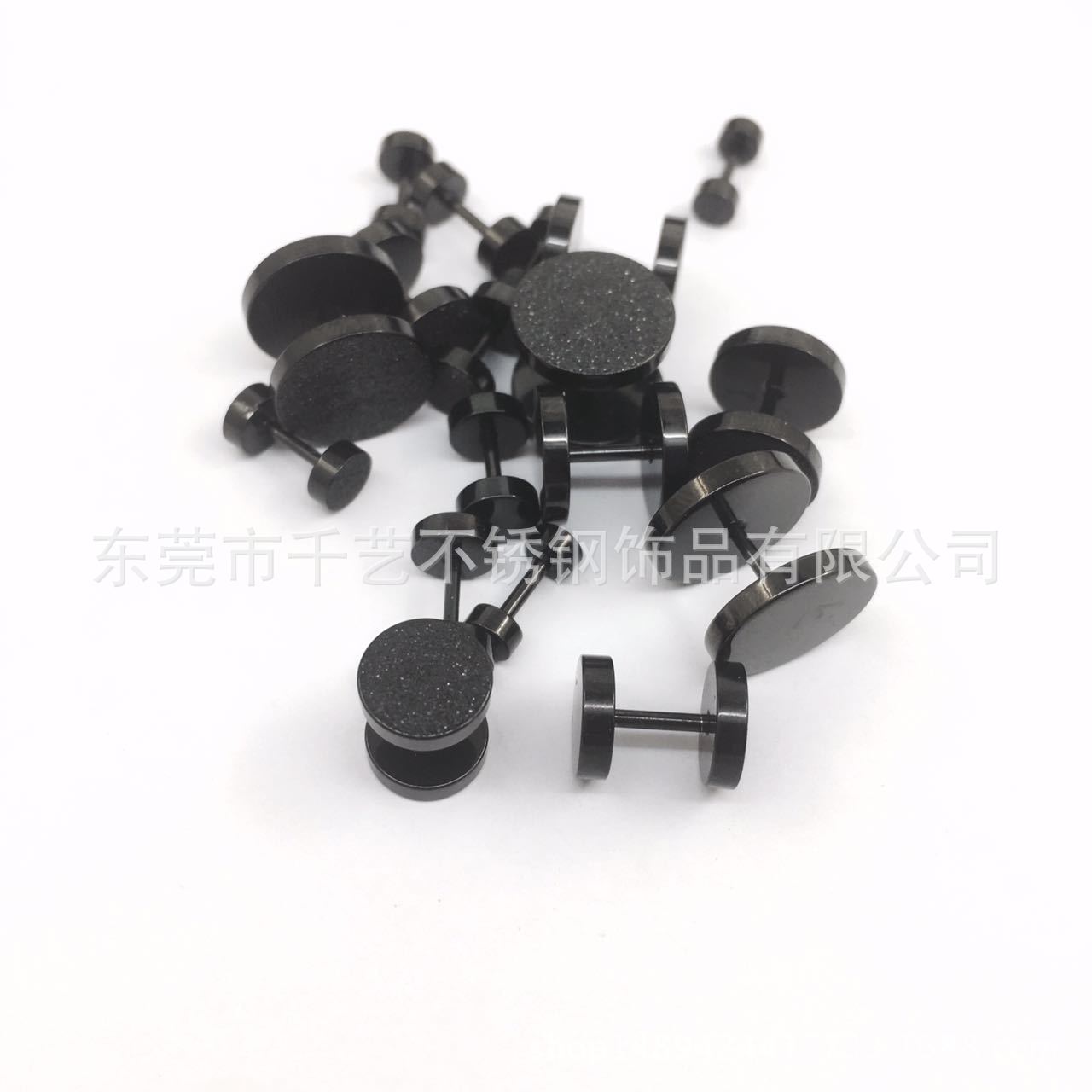 千藝飾品 不銹鋼單面磨砂圓餅杠鈴耳環(huán)歐美簡(jiǎn)約耳釘外貿(mào)熱銷耳飾